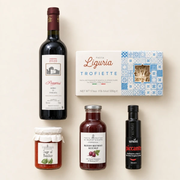 Rote Italienbox mit Rotwein, Trofiette, Sugo, Rote-Beete-Ketchup und pikantem Olivenöl von oben